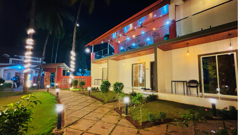 tipsy spring resort night view