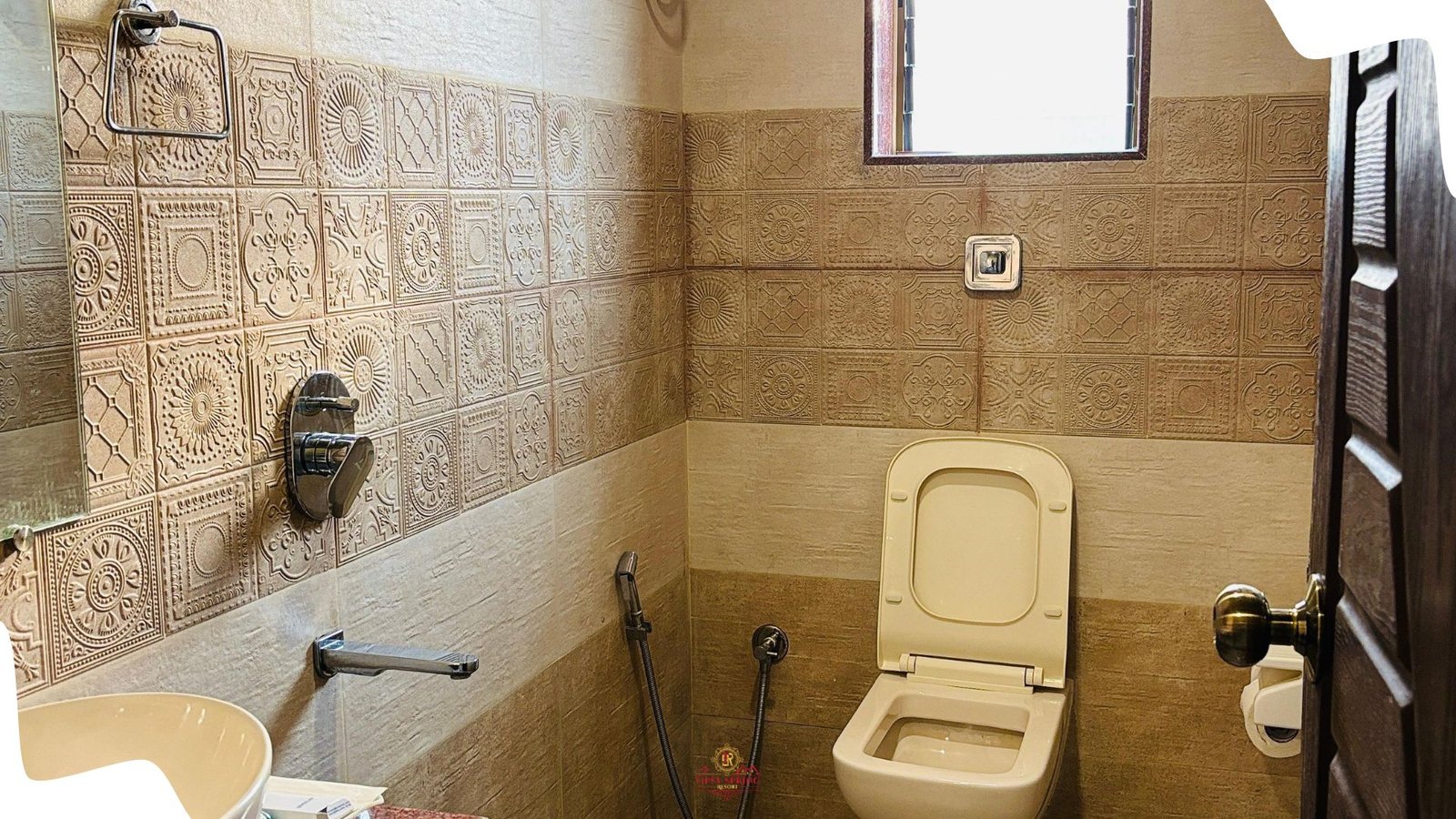 Deluxe Room Bathroom