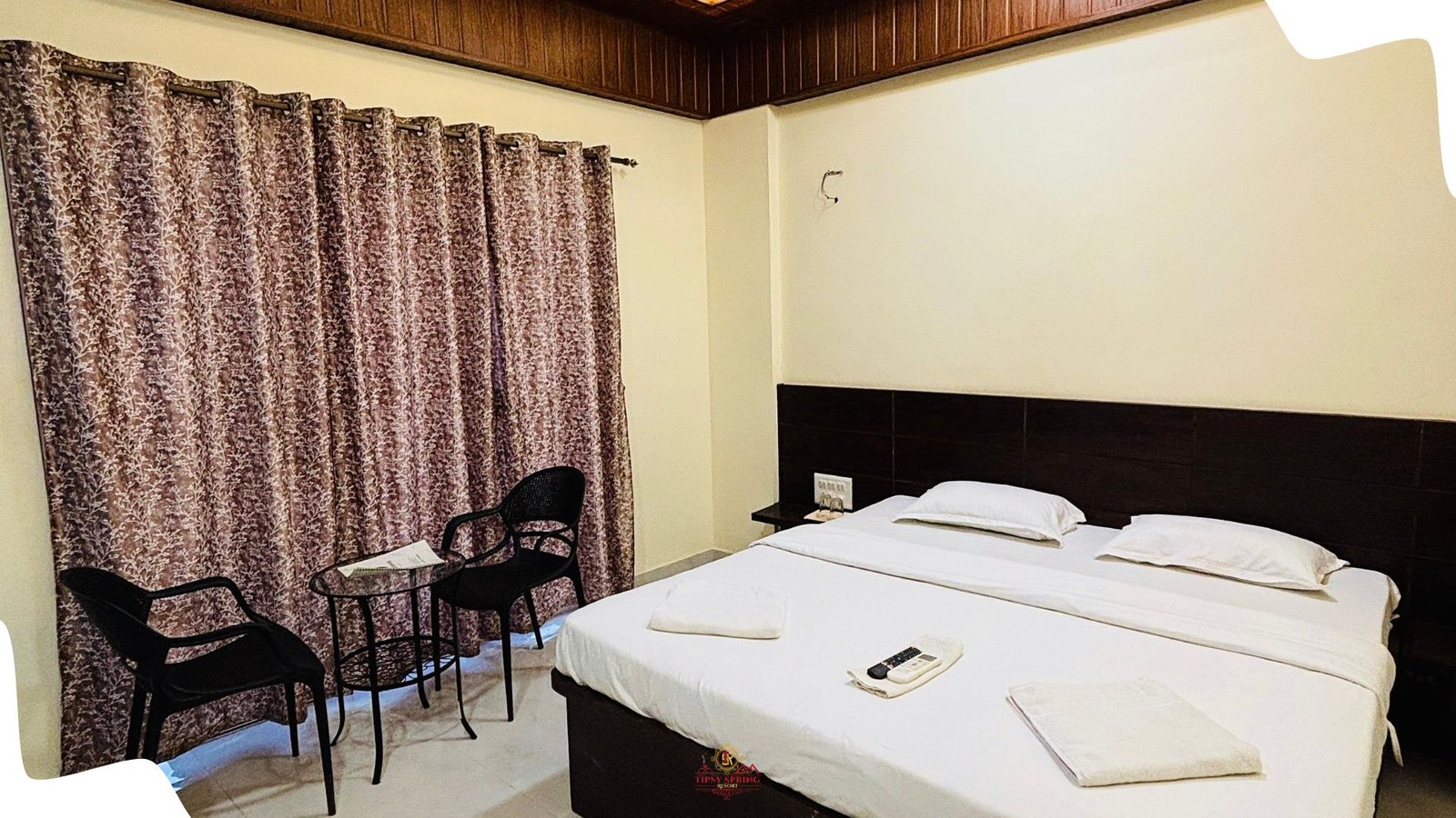 Deluxe Room king bed