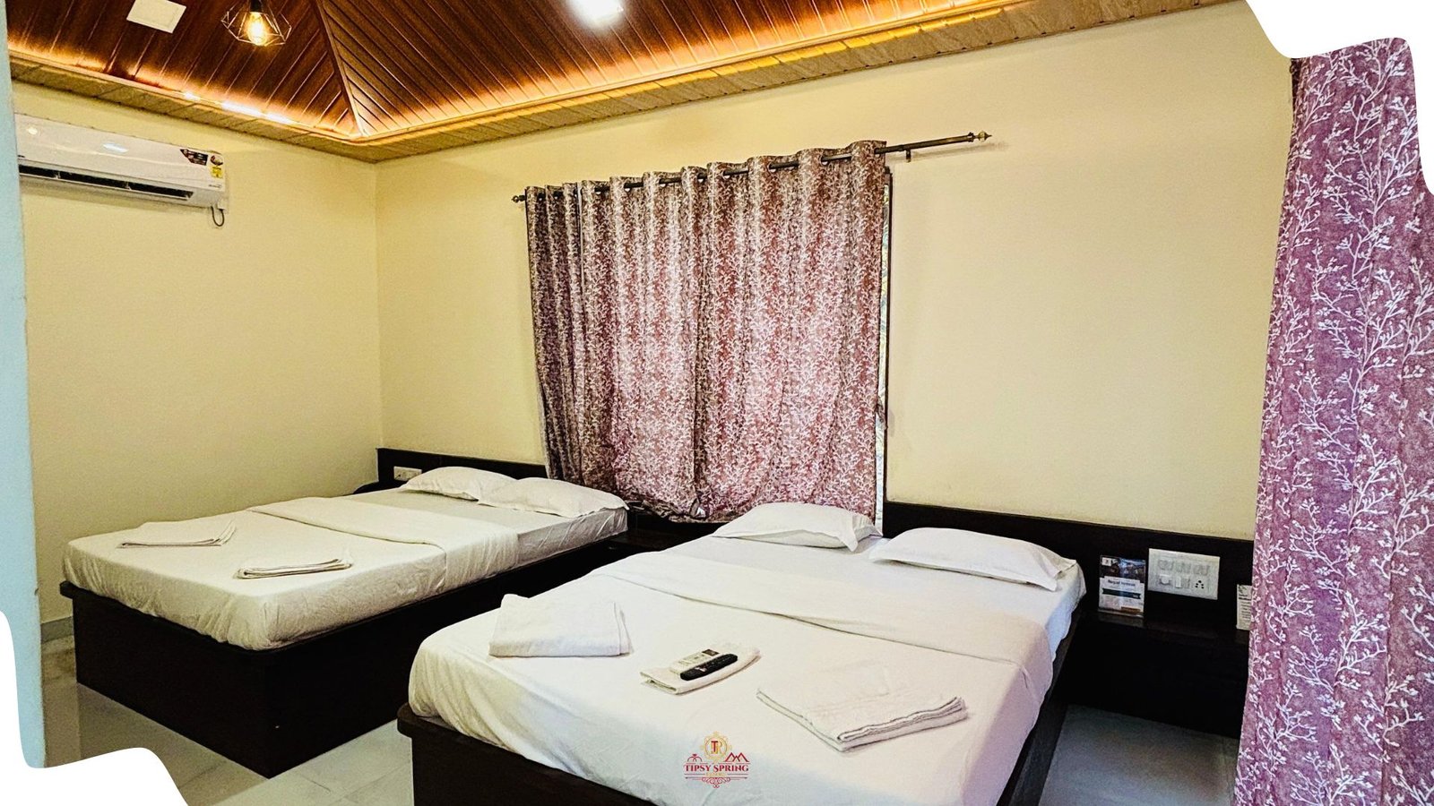 Super Deluxe Room King Size bed